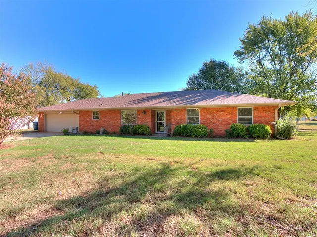 Photo 2 — 2630 N West Oaks Drive, Newcastle, OK 73065