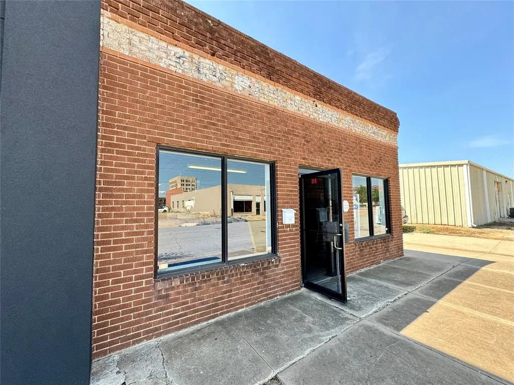 Photo 2 — 215 Kansas Avenue, Chickasha, OK 73018