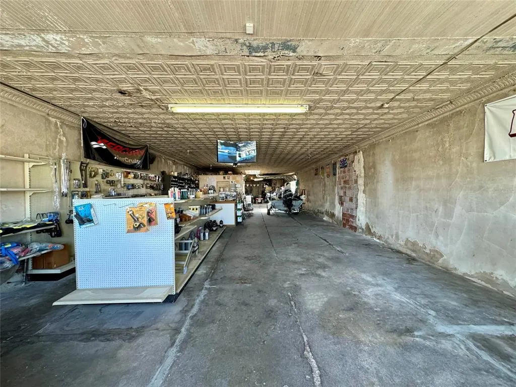 Photo 6 — 215 Kansas Avenue, Chickasha, OK 73018