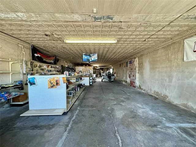 Photo 6 — 215 Kansas Avenue, Chickasha, OK 73018