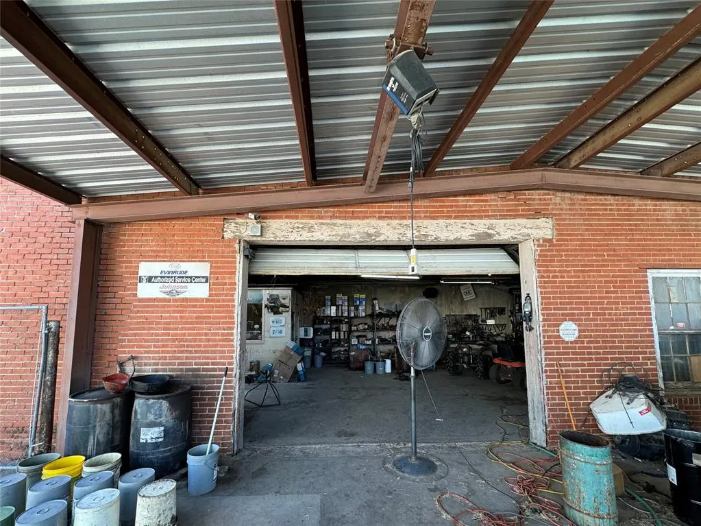 Photo 9 — 215 Kansas Avenue, Chickasha, OK 73018