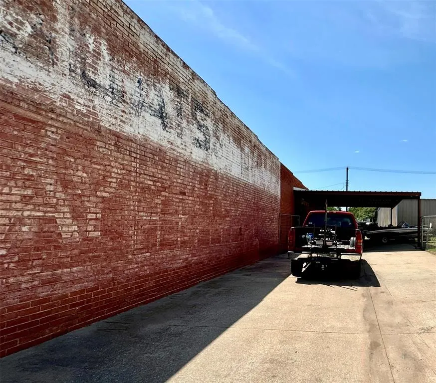 Photo 11 — 215 Kansas Avenue, Chickasha, OK 73018