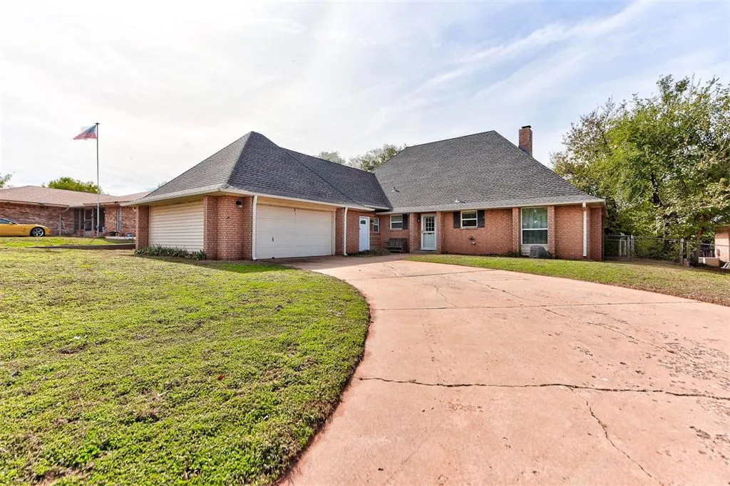 Photo 2 — 2014 E Canadian Court Terrace, Mustang, OK 73064
