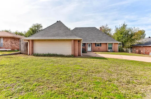 Photo 3 — 2014 E Canadian Court Terrace, Mustang, OK 73064