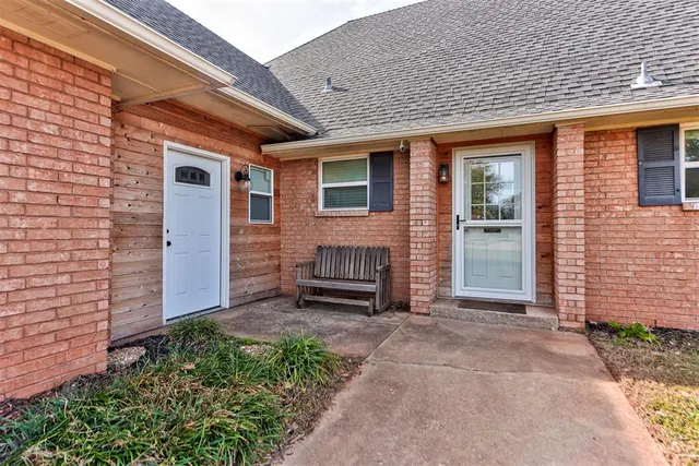Photo 4 — 2014 E Canadian Court Terrace, Mustang, OK 73064
