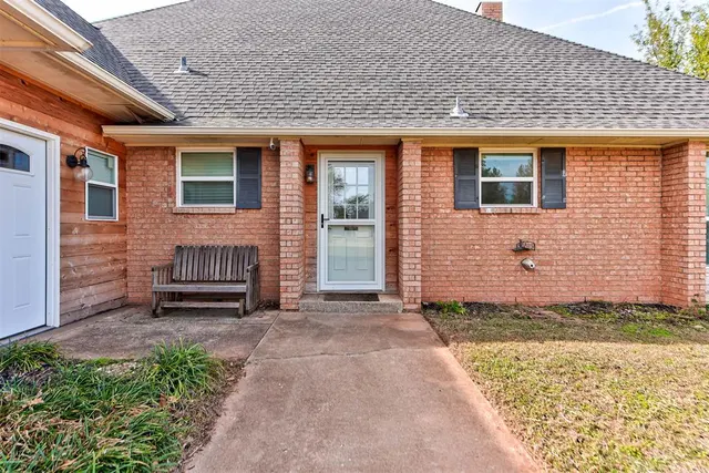 Photo 5 — 2014 E Canadian Court Terrace, Mustang, OK 73064