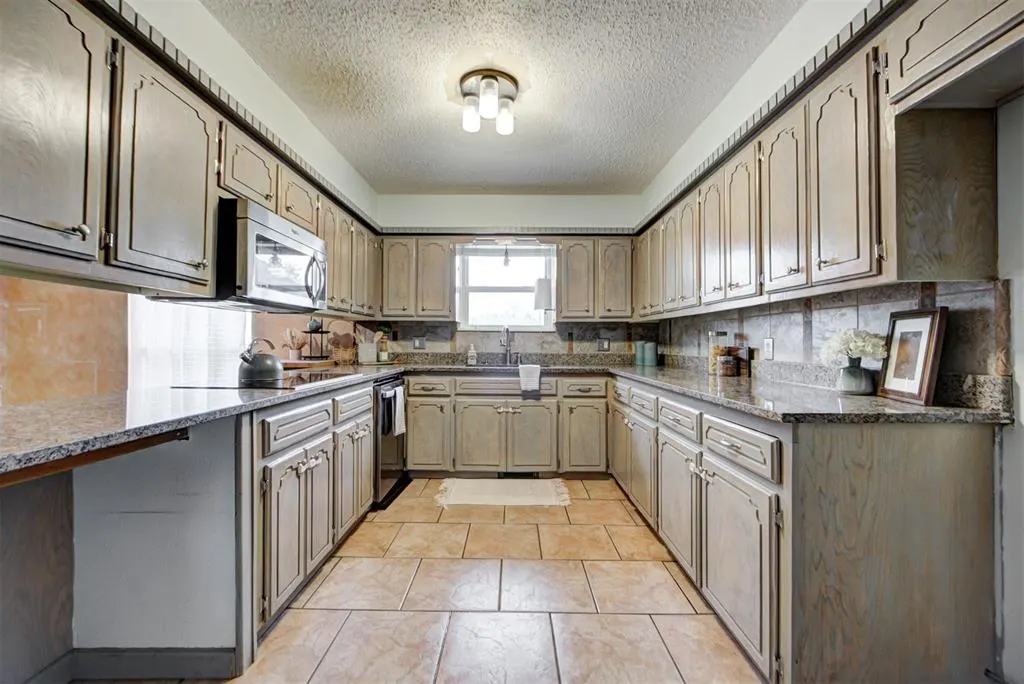 Photo 17 — 2014 E Canadian Court Terrace, Mustang, OK 73064