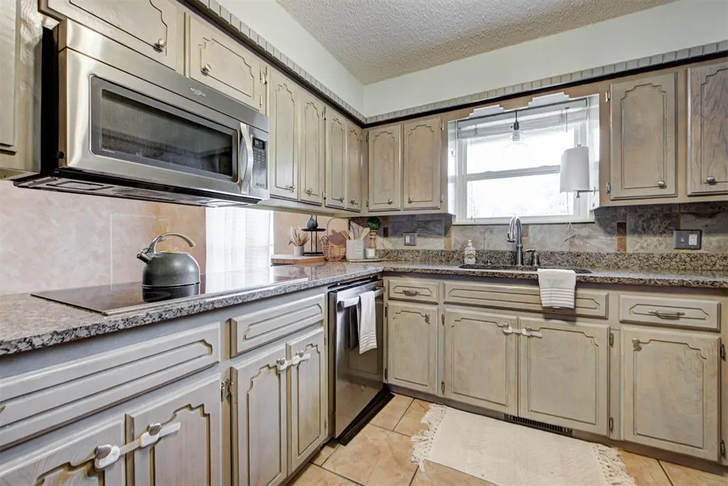 Photo 18 — 2014 E Canadian Court Terrace, Mustang, OK 73064