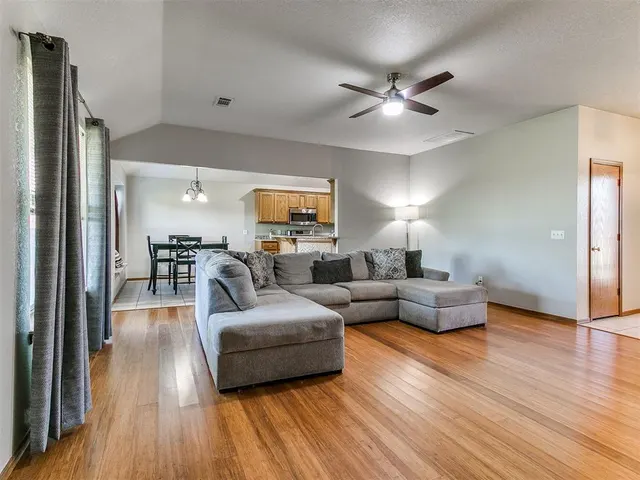 Photo 8 — 14317 Sylena Way, Oklahoma City, OK 73170