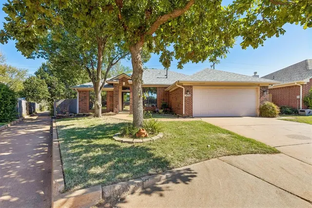 Photo 2 — 16132 Himalaya Ridge, Edmond, OK 73013