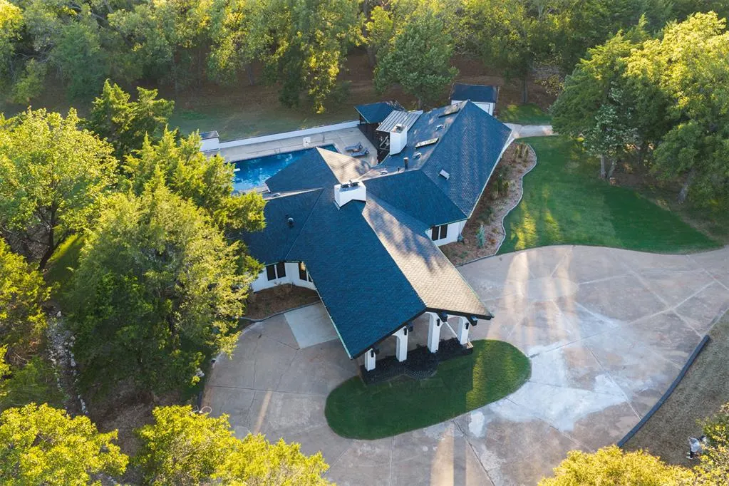 Photo 2 — 5 Creek Drive, Shawnee, OK 74801