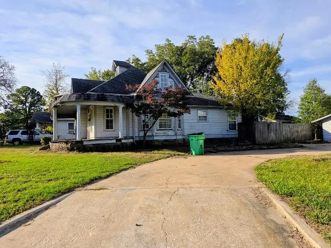 Photo 2 — 501 S 3rd Street, Okemah, OK 74859