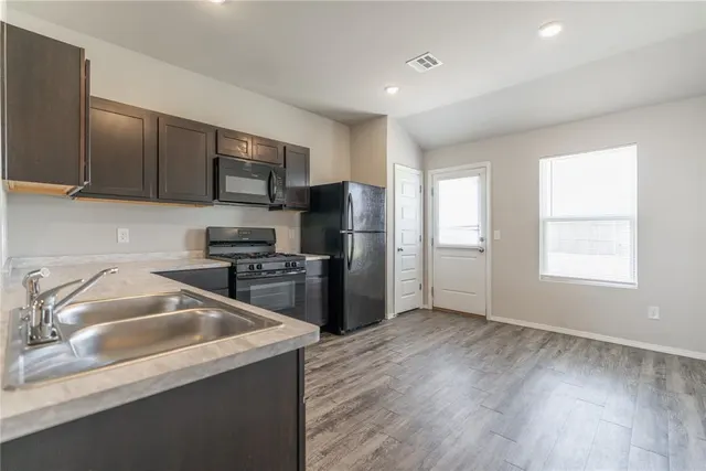 Photo 7 — 526 SE 3rd Terrace, Newcastle, OK 73065