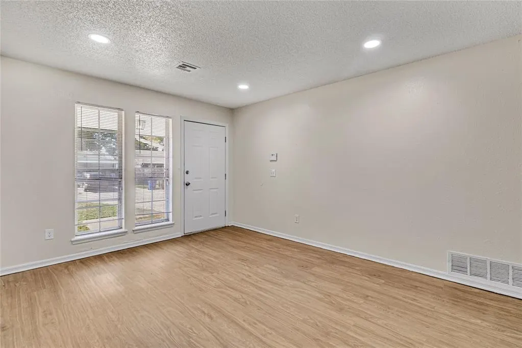 Photo 5 — 4504 Meadowpark Drive, Midwest City, OK 73110
