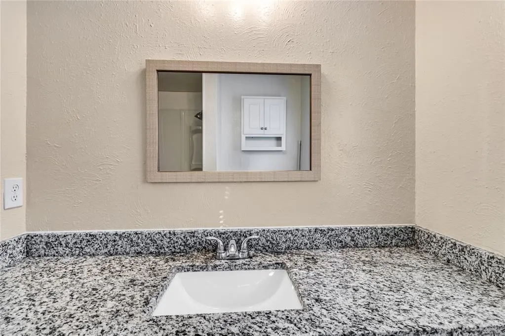 Photo 10 — 4504 Meadowpark Drive, Midwest City, OK 73110