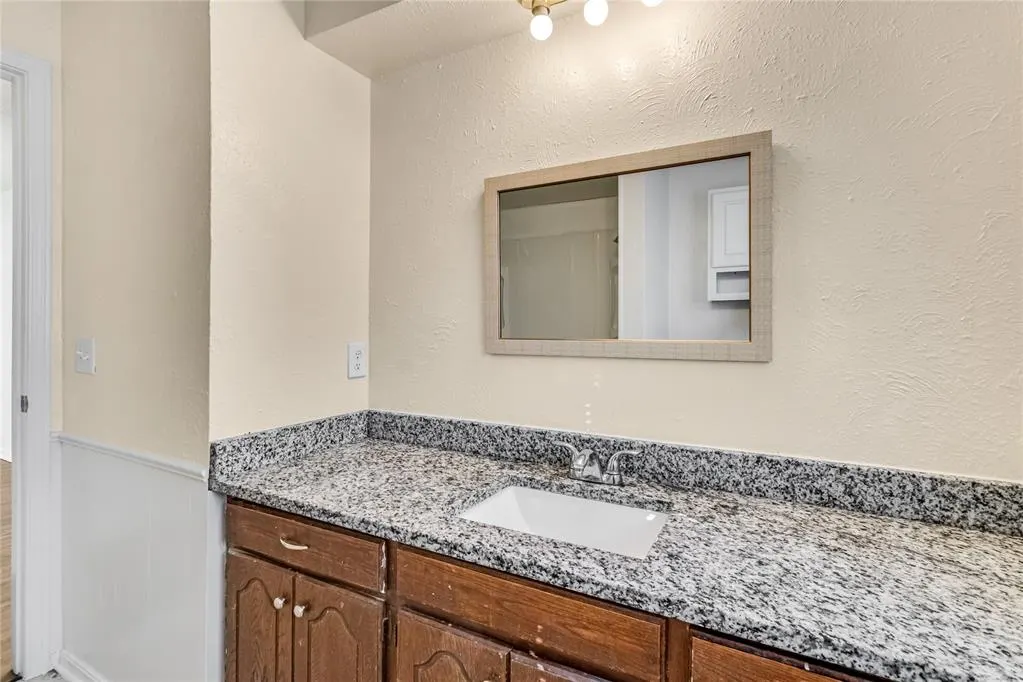 Photo 11 — 4504 Meadowpark Drive, Midwest City, OK 73110