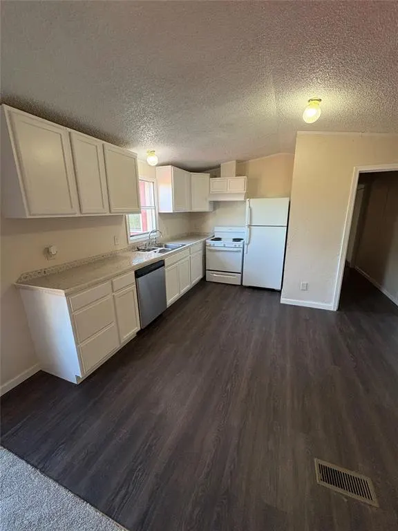 Photo 6 — 110 E Valley Rim Court, Shawnee, OK 74804