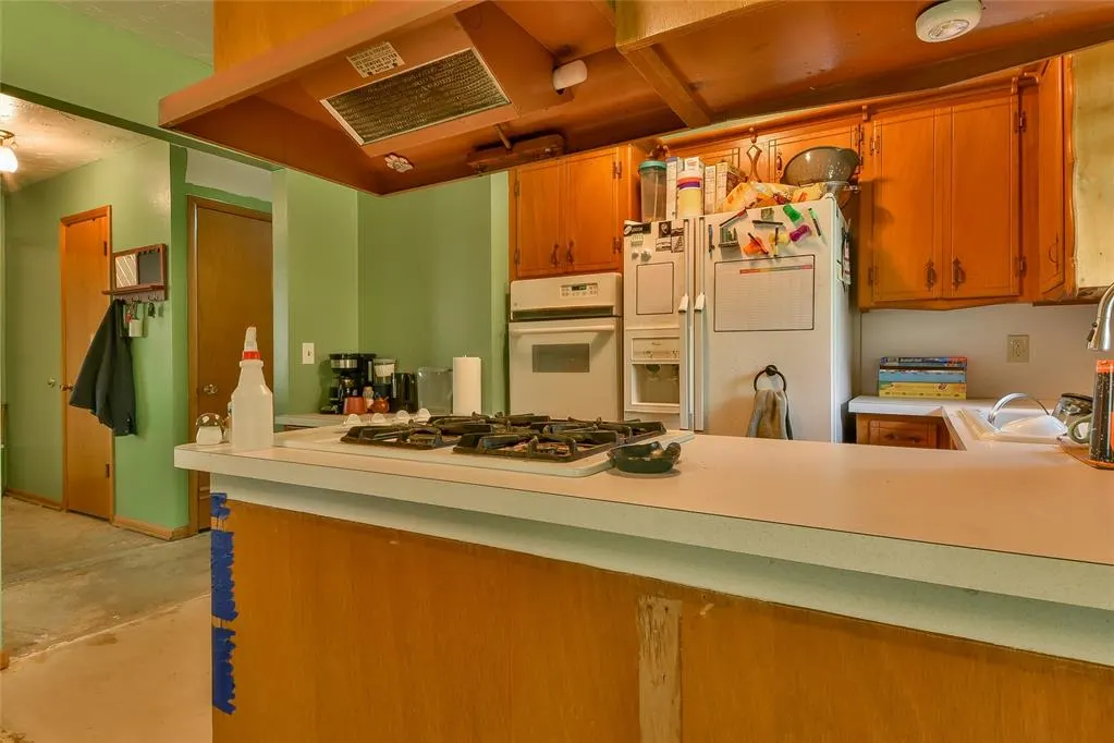 Photo 10 — 405 Vickie Drive, Del City, OK 73115