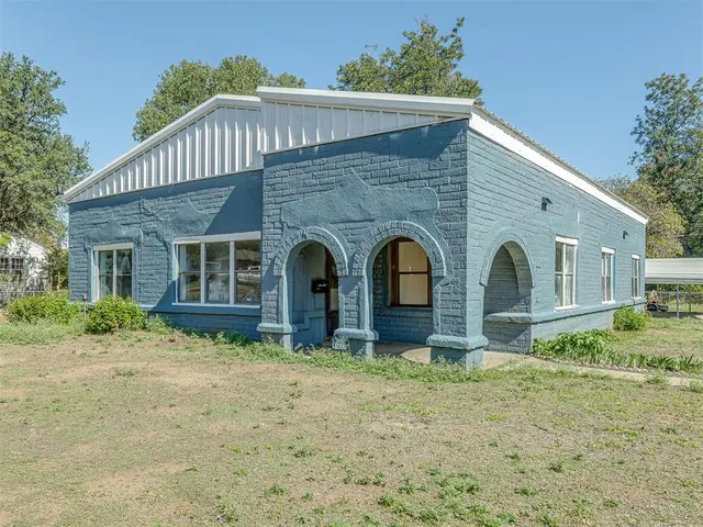 Photo 2 — 1827 S 20th Street, Chickasha, OK 73018