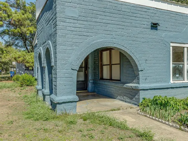 Photo 4 — 1827 S 20th Street, Chickasha, OK 73018