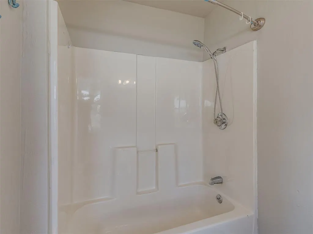 Photo 32 — 1827 S 20th Street, Chickasha, OK 73018