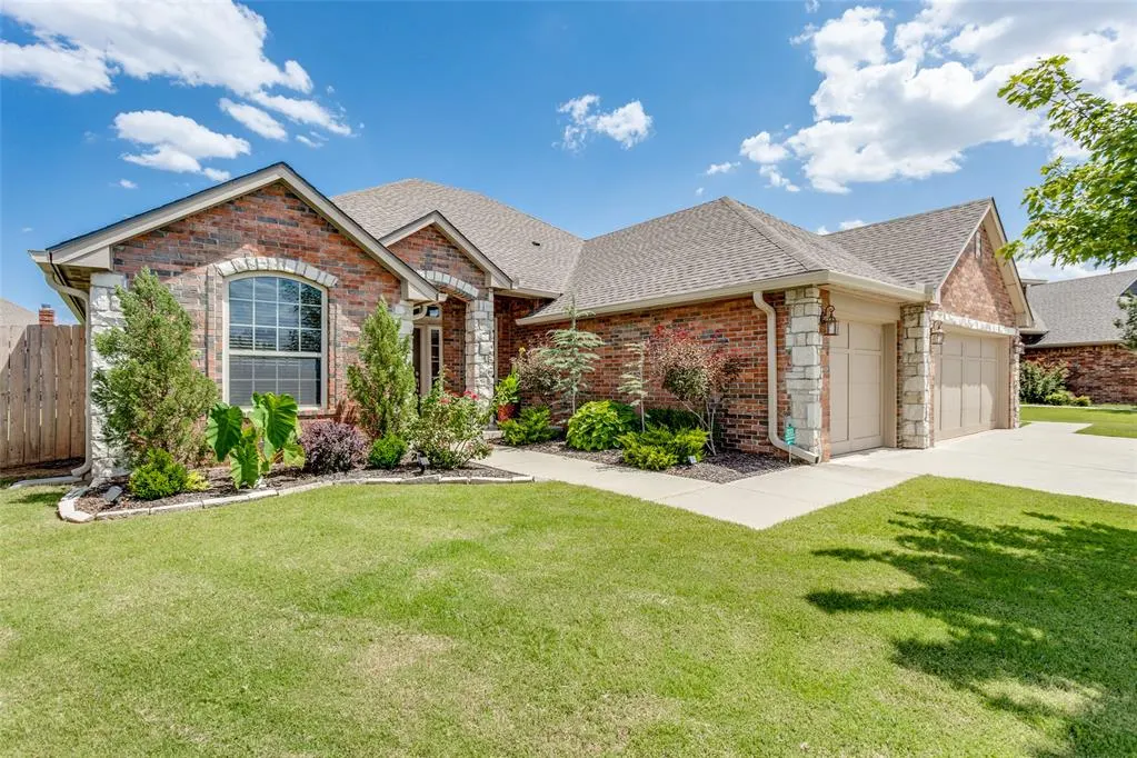 Photo 6 — 13608 Lark Lane, Oklahoma City, OK 73142