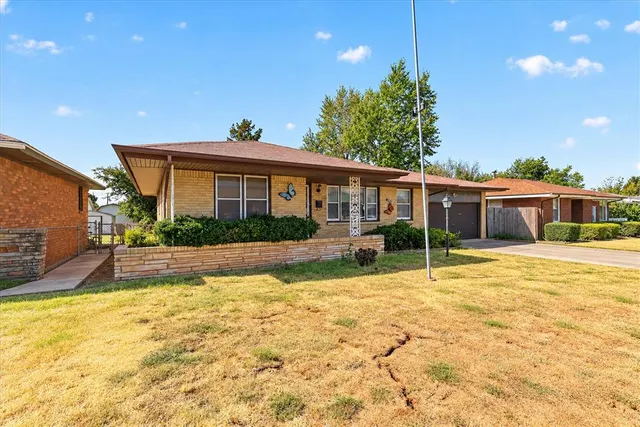 Photo 2 — 128 W Jarman Street, Midwest City, OK 73110