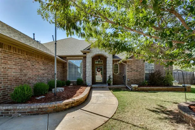 Photo 2 — 8616 NW 113th Court, Oklahoma City, OK 73162