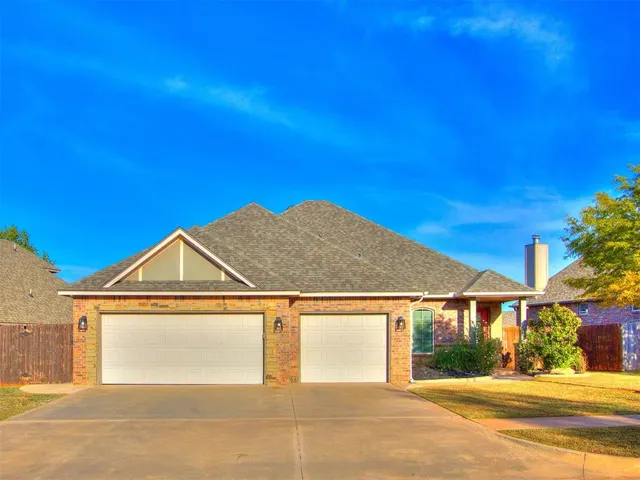 Photo 2 — 18840 Rolling Hill Way, Edmond, OK 73012
