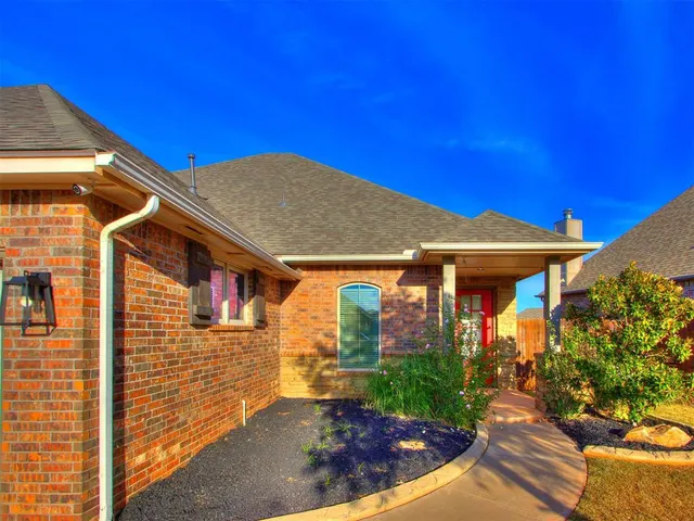 Photo 3 — 18840 Rolling Hill Way, Edmond, OK 73012