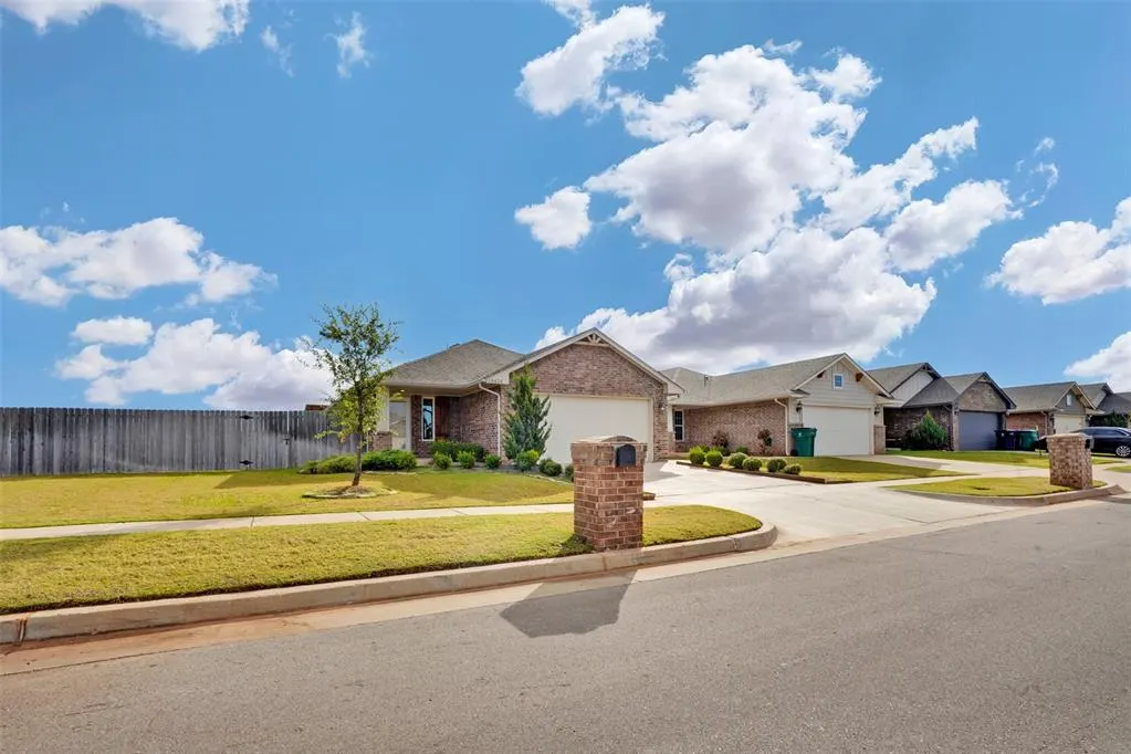 Photo 2 — 19628 Brookville Drive, Edmond, OK 73012