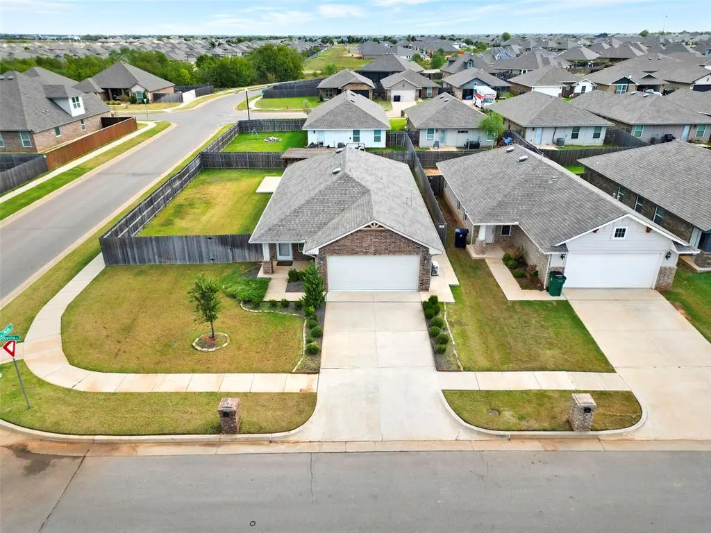 Photo 6 — 19628 Brookville Drive, Edmond, OK 73012