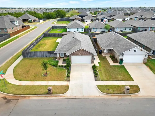 Photo 6 — 19628 Brookville Drive, Edmond, OK 73012