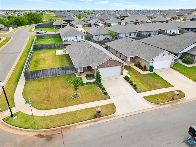 Photo 7 — 19628 Brookville Drive, Edmond, OK 73012