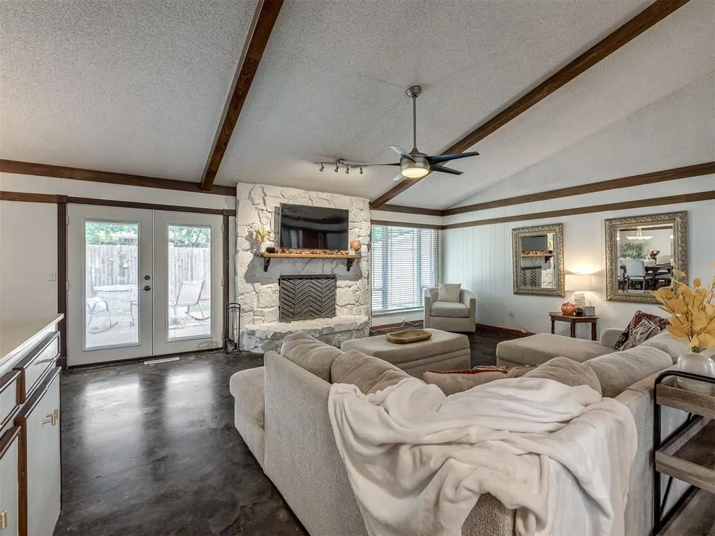 Photo 6 — 12016 Robinwood Place, Oklahoma City, OK 73120