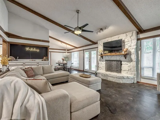 Photo 7 — 12016 Robinwood Place, Oklahoma City, OK 73120
