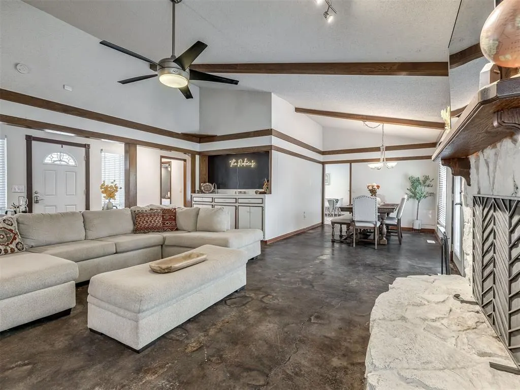 Photo 8 — 12016 Robinwood Place, Oklahoma City, OK 73120