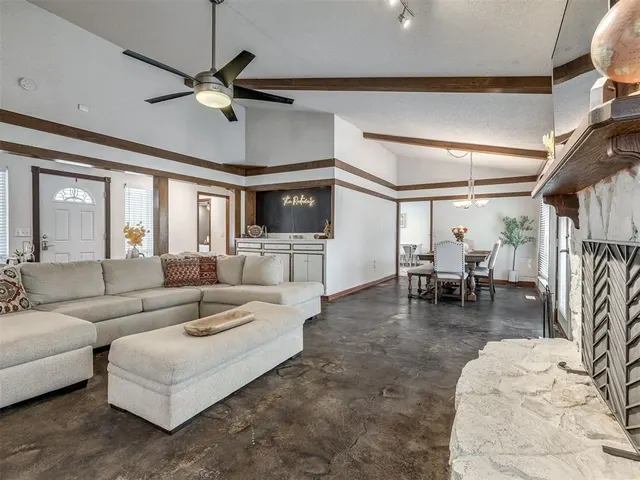 Photo 8 — 12016 Robinwood Place, Oklahoma City, OK 73120