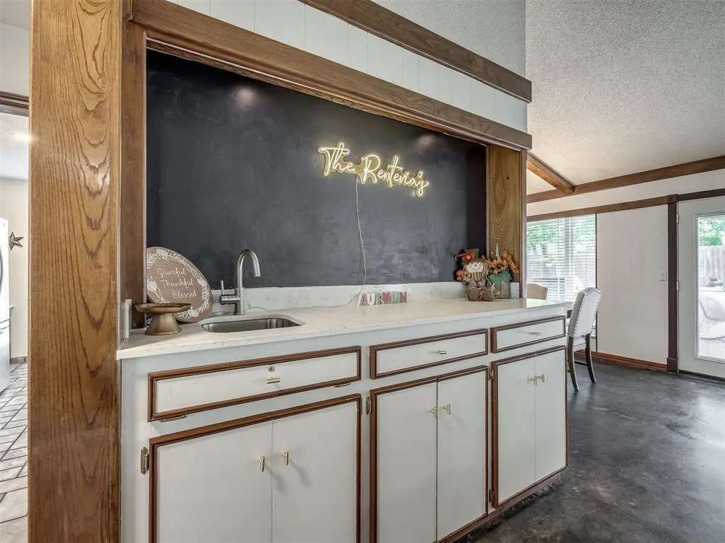Photo 10 — 12016 Robinwood Place, Oklahoma City, OK 73120