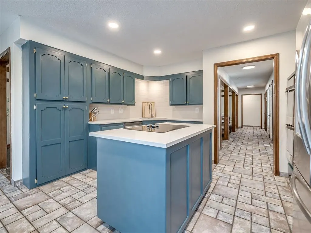 Photo 14 — 12016 Robinwood Place, Oklahoma City, OK 73120