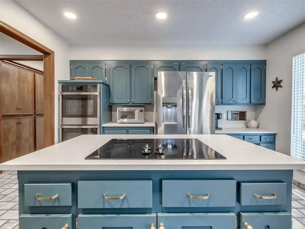 Photo 15 — 12016 Robinwood Place, Oklahoma City, OK 73120