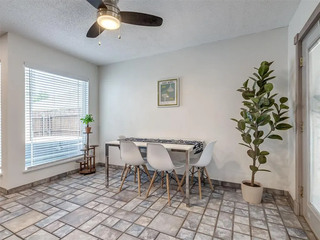 Photo 18 — 12016 Robinwood Place, Oklahoma City, OK 73120