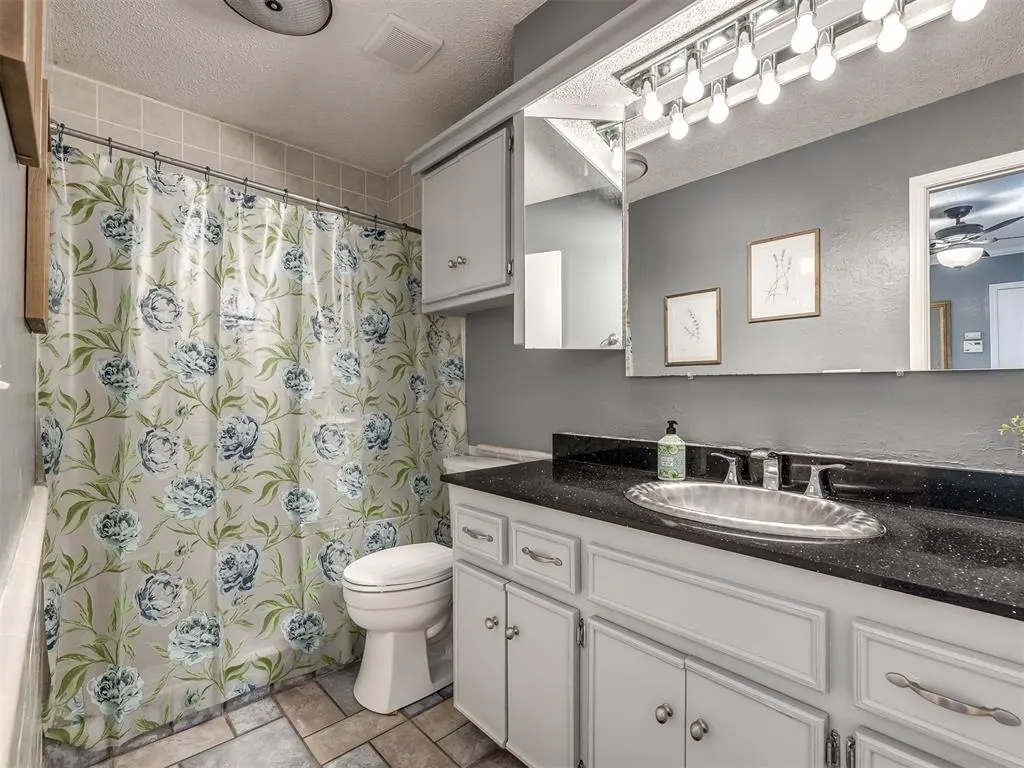 Photo 21 — 12016 Robinwood Place, Oklahoma City, OK 73120