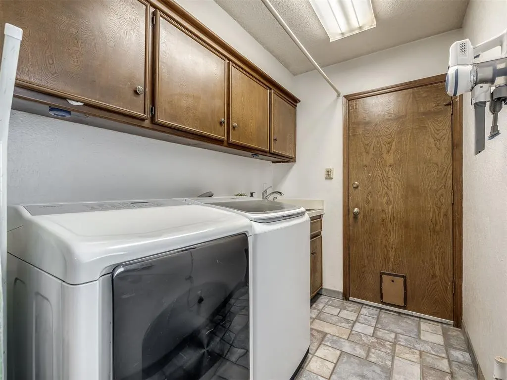 Photo 30 — 12016 Robinwood Place, Oklahoma City, OK 73120
