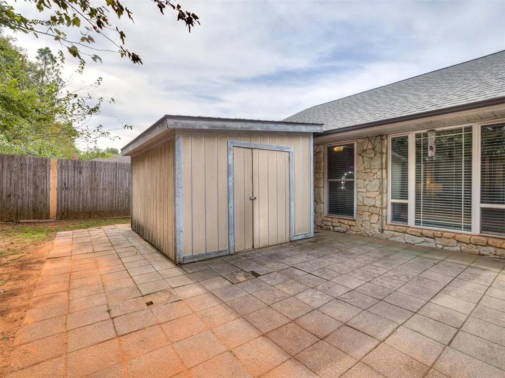 Photo 34 — 12016 Robinwood Place, Oklahoma City, OK 73120