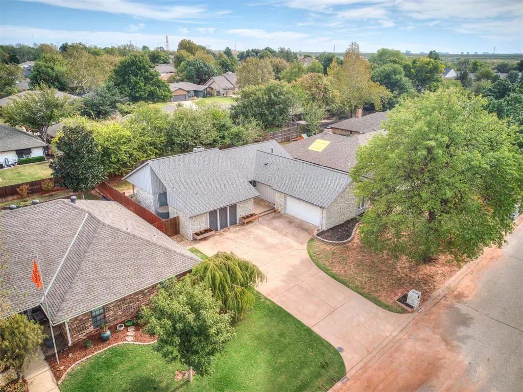 Photo 35 — 12016 Robinwood Place, Oklahoma City, OK 73120