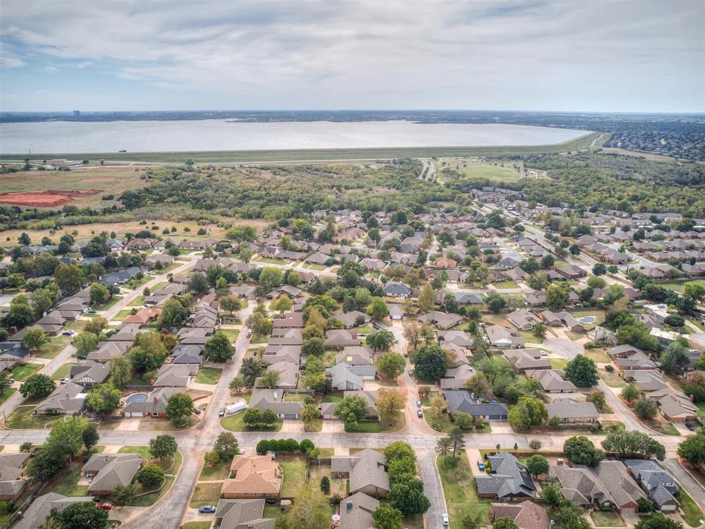 Photo 36 — 12016 Robinwood Place, Oklahoma City, OK 73120