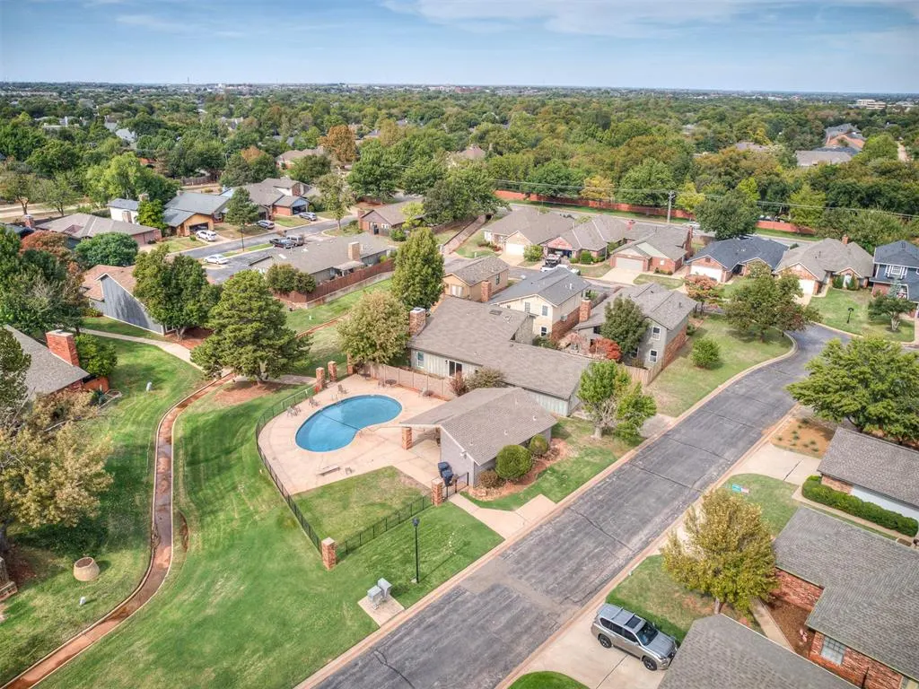 Photo 37 — 12016 Robinwood Place, Oklahoma City, OK 73120