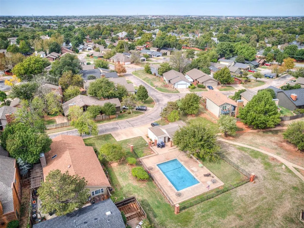 Photo 38 — 12016 Robinwood Place, Oklahoma City, OK 73120