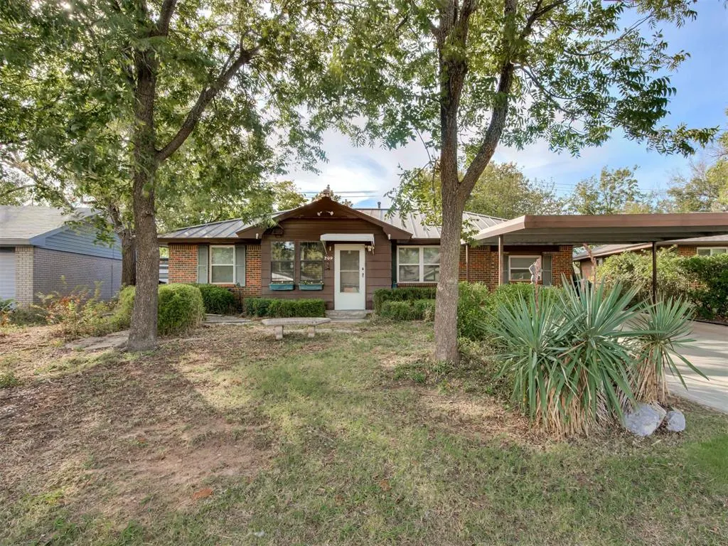 Photo 2 — 209 S Bristow Ave, Moore, OK 73160